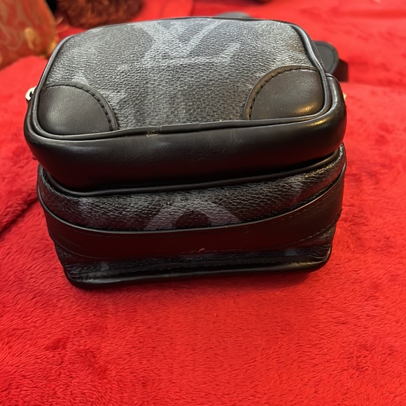 Louis Vuitton Amazon messenger Monogram Pastel men’s Shoulder Bag Noir - Picture 4 of 8